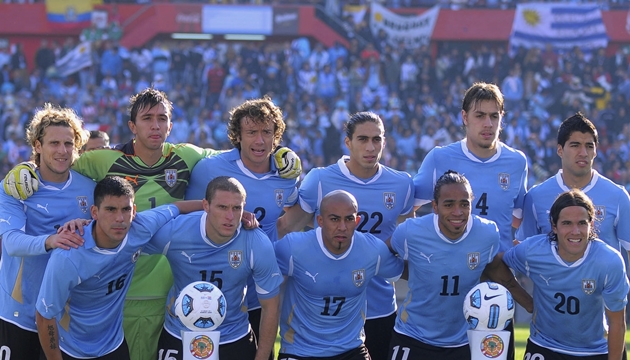 10 sao Uruguay có số lần khoác áo ĐTQG nhiều nhất: Forlan, Suarez, Cavani ở đâu?