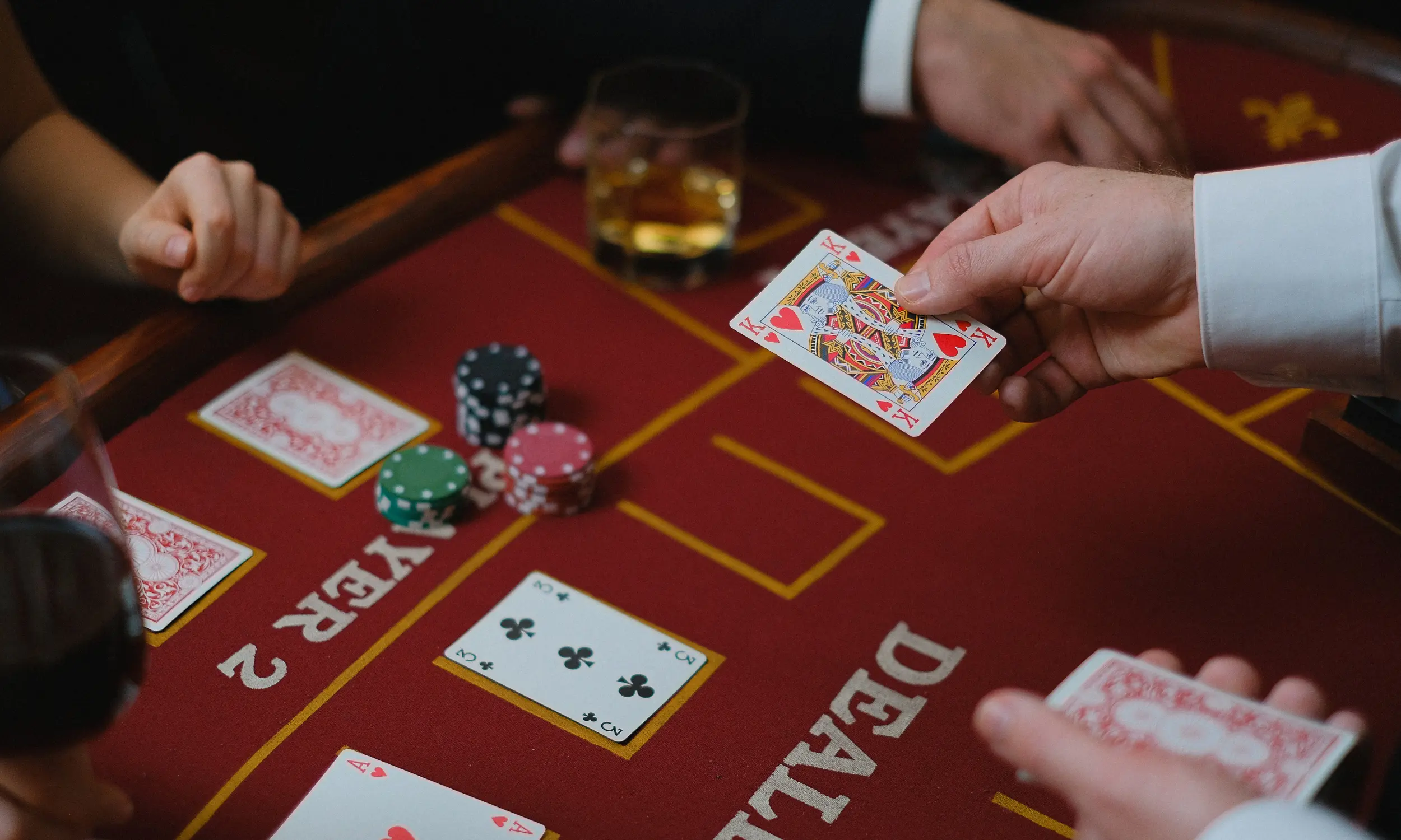 Fold Poker Là Gì? Trường Hợp Nên Sử Dụng Fold Poker