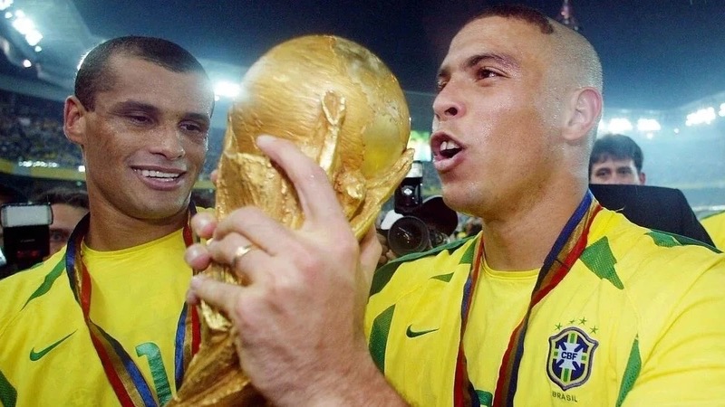 Cầu thủ Ronaldo De Lima là người duy nhất được gọi là người ngoài hành tinh