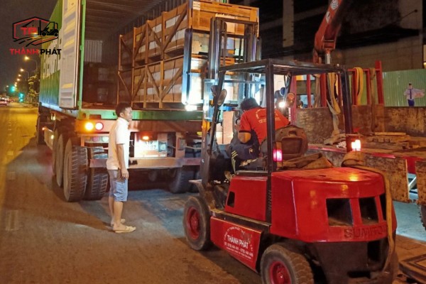 Dịch vụ cho thuê xe nâng Thành Phát có giá tốt nhất khu vực.