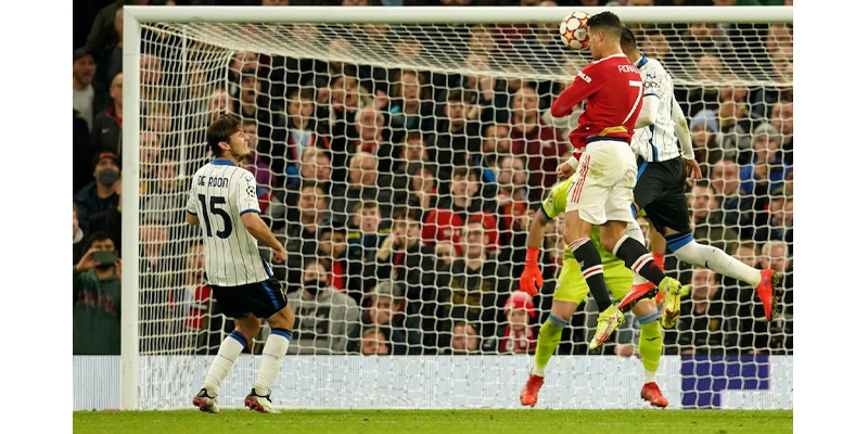 Kỹ thuật Ronaldo: Kỹ thuật đá phạt, đi bóng, đánh đầu
