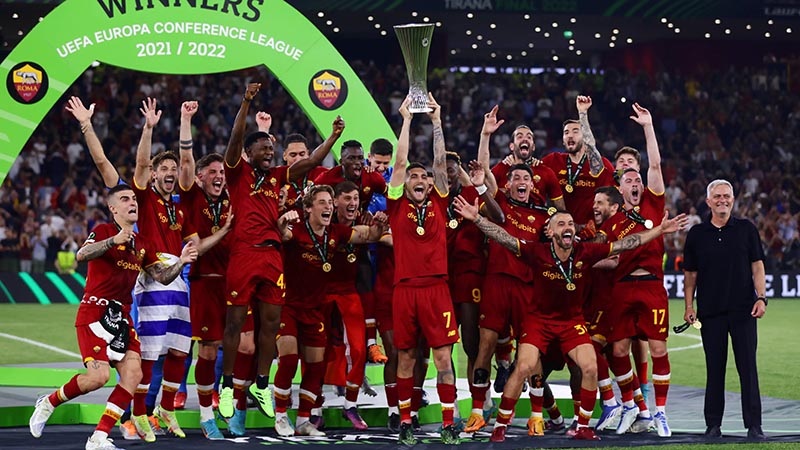 AS Roma vô địch Conference League